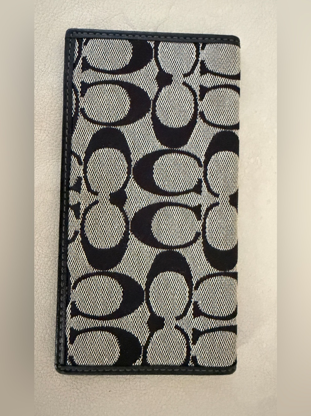 Coach Soho Tri-Fold wallet features